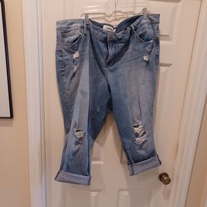 Torrid Denim Boyfriend Distressed Capris Size 28w